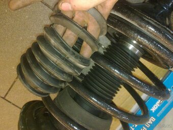 Manžety předních tlumičů Tatra 613 - 2