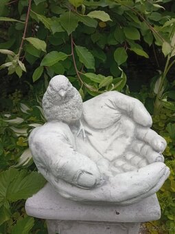 Zahradní dekorace- Pítko dlaně - 2