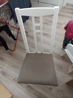 Bílá židle - 2