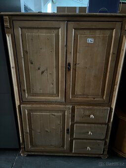 Dřevěná skříňka - 2