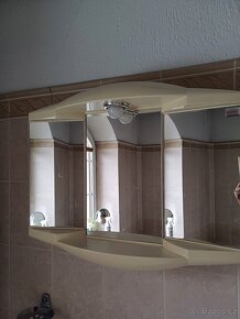 Prodám koupelnovou skříňku nad umyvadlo - 2