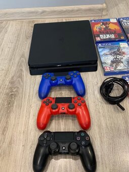 PlayStation 4 slim - 2