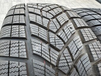 Zimní pneu 235 55 18 Goodyear zánovní - 2