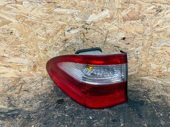 ZADNÍ LEVÉ SVĚTLO MERCEDES W211 KOMBI - 2