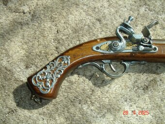 Prodám krásnou, novou repliku historické, křesadlové pistole - 2