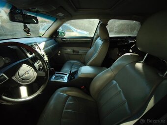 Chryser 300C na díly - 2