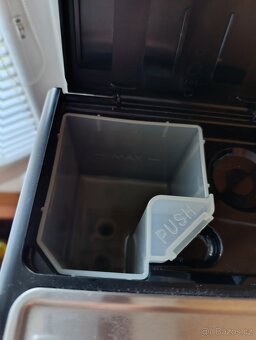 Kávovar DeLonghi 15bar, páka, nádoba na kávu - 2