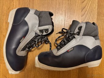 ZNAČKOVÉ boty na běžky Jalas (vel. 37), téměř nenošené - 2