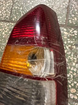 Zadní světla Mazda Tribute - 2