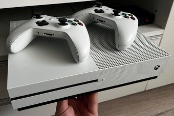 Prodám Xbox One S – 500 GB + 12 her - 2