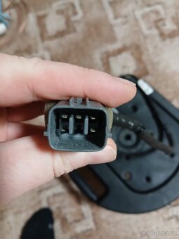 prodám subwoofer do rezervy Mazda 6 GG - 2