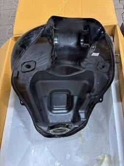 Nádrž Kawasaki Versys 650 - 2