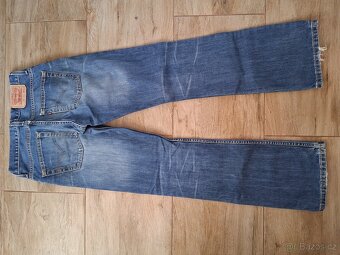 Levis, velikost 28 - 2