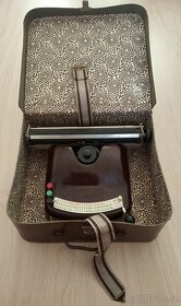 Prodám starý psací stroj BAMBINO v TOP stavu - 2