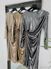Moderní lesklé šaty zn.Mayo chix, SLEVA 50% - 2