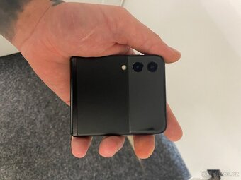 Samsung Z Flip 3 - 2