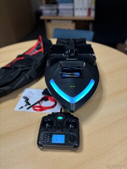 Tříkomorová černá loďka s GPS s baterií 12000mAh včetněObalu - 2