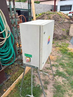 Velký stavební elektrický rozvaděč - 2
