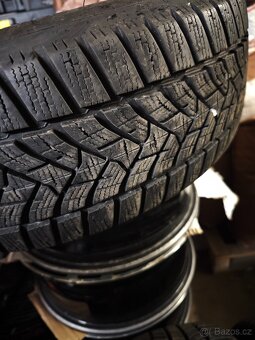 Prodám zimní pneu dunlop 205/55 R17 - 2