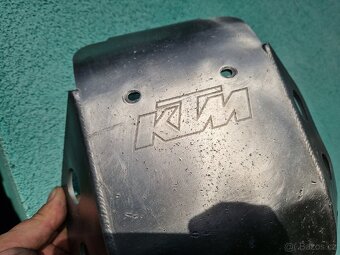 Kryt motoru KTM - 2