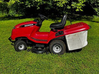 Prodám zahradní traktůrek Honda 2417 V-Twin s motorem GCV530 - 2