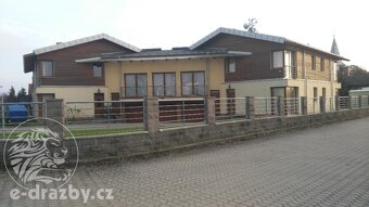 Prodej podílu 1/2 vícegeneračního domu 560 m2, Solnice - 2