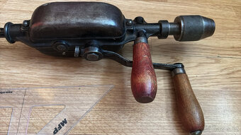 Ruční vrtačka Používaná Ve výborném stavu, hladký - 2