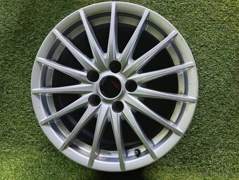 Alu disky BMW s vícepaprskovým designem - 2