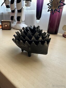 kovový ježek - popelník - 2