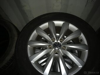 Original Alu kola VW Tiguan 235/55R17 ET43 letní - 2
