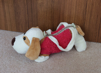 Pejsek plyšové zvířátko a taška v jednom. Inzerát byl odebra - 2