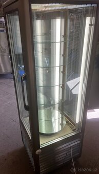 Panoramatická otáčivá vitrína - 2