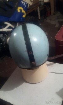 Retro helma. - 2