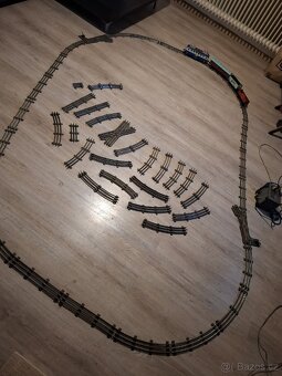 Plechový elektrický vláček z 60. let, měřítko 0
- 2