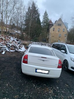 Prodám Chrysler 300C LX 2.7 2009 na díly– bez motoru a TP - 2