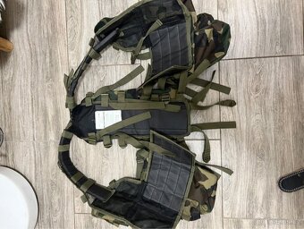 Venkovní taktická maskáčova vesta na airsoft - 2