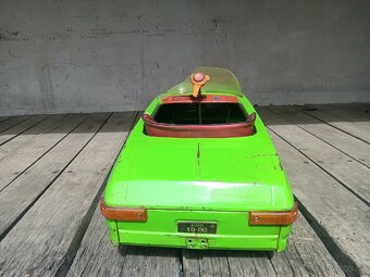 Staré šlapací auto Moskvic, cenu nabidnete - 2