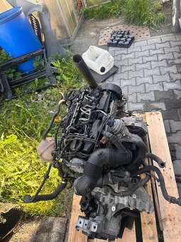 Motor 1.6tdi cay 77kw kompletní - 2