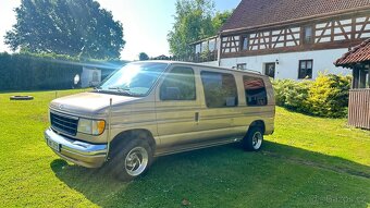 Ford Econoline E-150 - 2