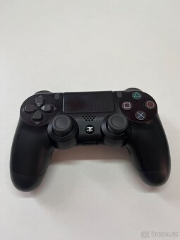 PlayStation 4 Slim - 2