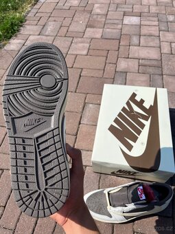 Air Jordan 1 Low Travis Scott Reverse Mocha - 2
