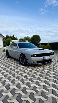 DODGE CHALLENGER 5.7 HEMI V8 - 2