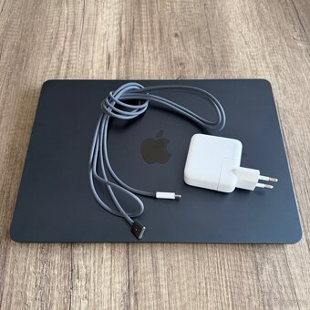 Prodám MacBook Air 13” M3 8GB/256GB, 20 cyklů dobití, záruka - 2