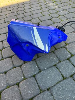 Palivová nádrž s kohoutkem Yamaha YZ 125 250  r 02-04 - 2
