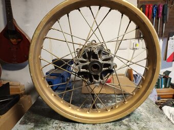 Prodám zadní kolo na  HONDA  DOMINÁTOR + další díly - 2