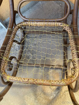 Houpací křeslo staré k resturování za 500 kč - 2