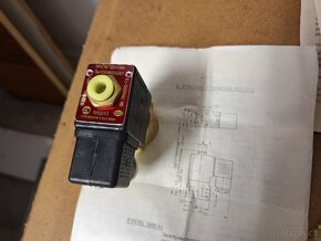 Solenoidový ventil 220V, 1/4" nebo 17,6 mm - 2