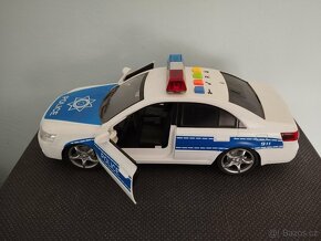 Policejní auto s efekty 24 cm - 2