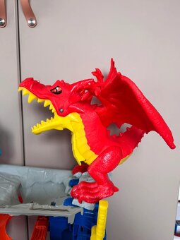 Prodám Hot wheels garáž s drakem - 2