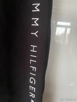Teplejší tepláky Tommy Hilfiger vel M - 2